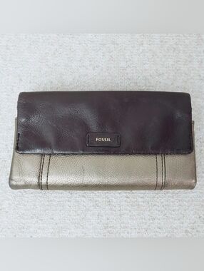 FOSSIL Ellis Clutch Metallic Leather Wallet